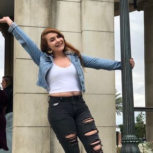 Meet your Posher, Courtney